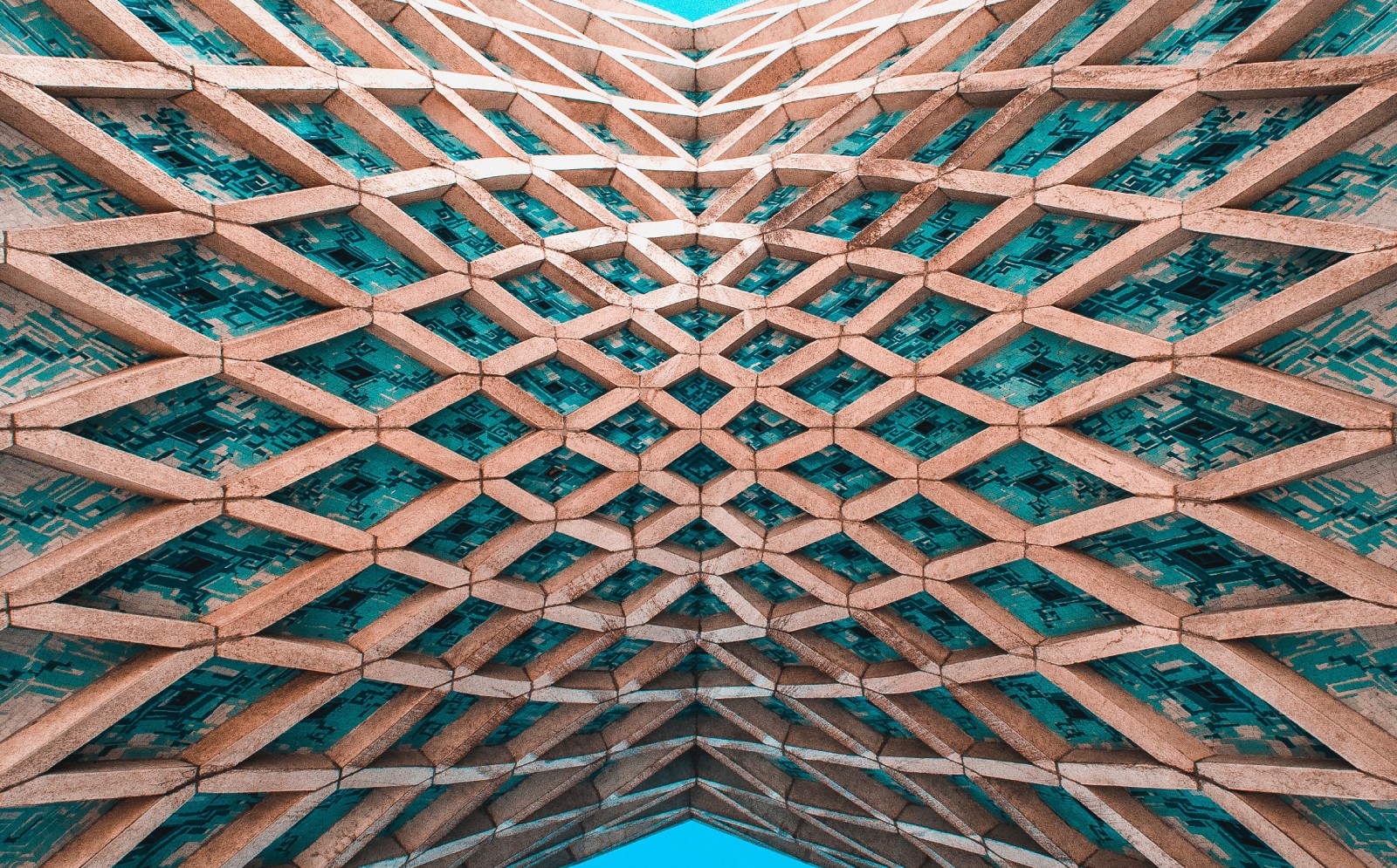 Regenopolis helps businesses, communities and cities design regenerative models that heal landscapes, empower indigenous people and deliver strong financial returns.